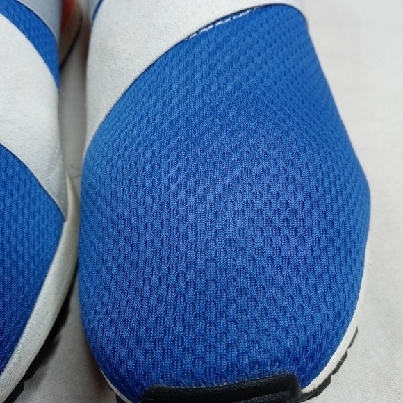 Athletic_Shoes